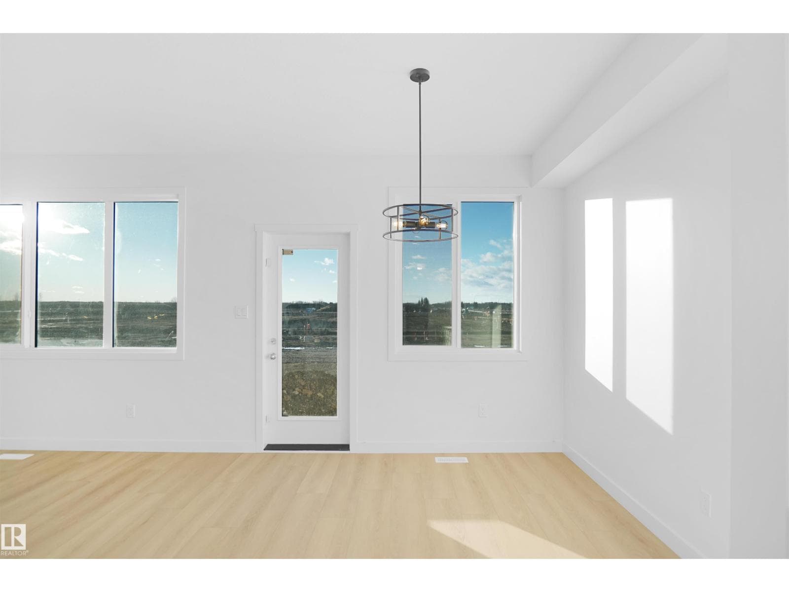 1932 210 ST NW photo 4