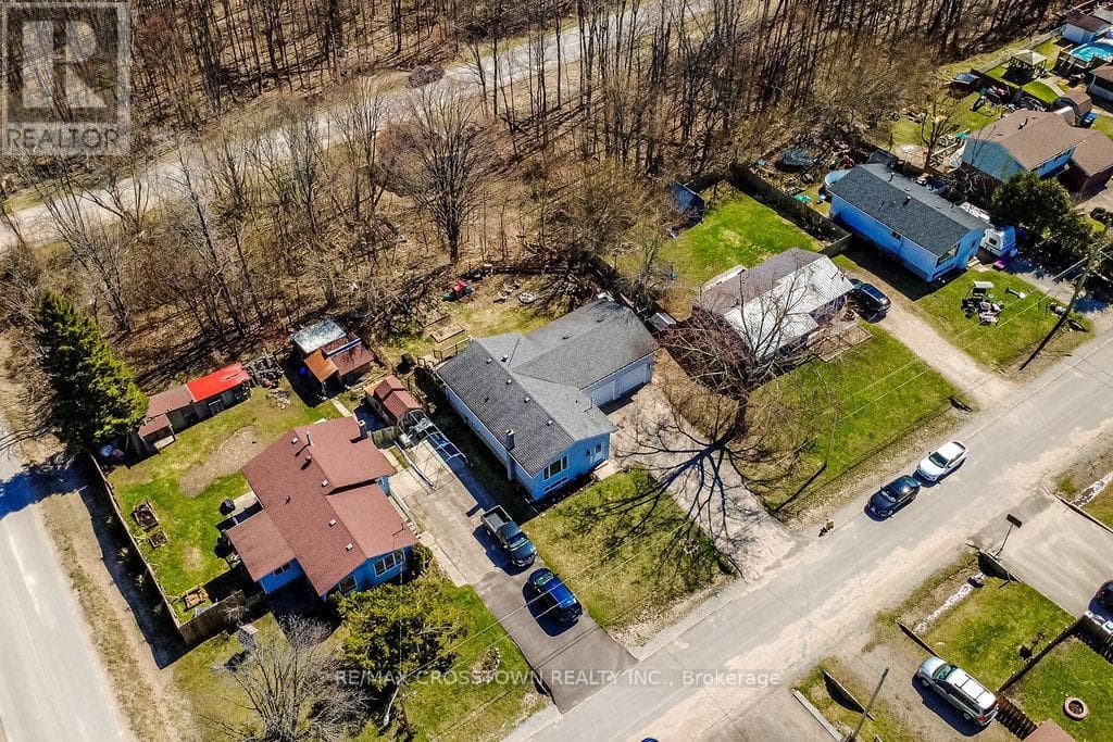 461 BARNES AVENUE photo 3