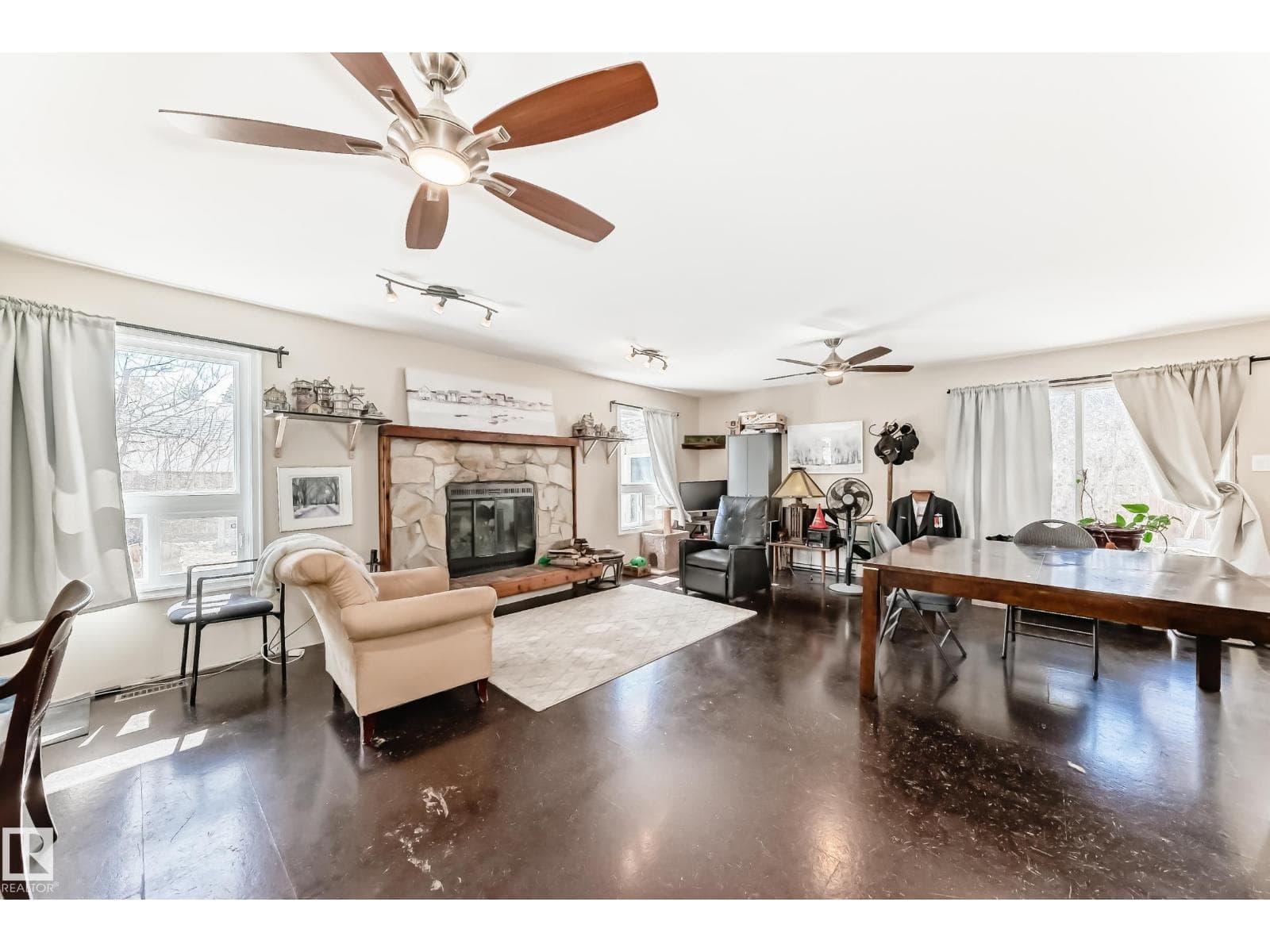 10923 136 AV NW photo 2
