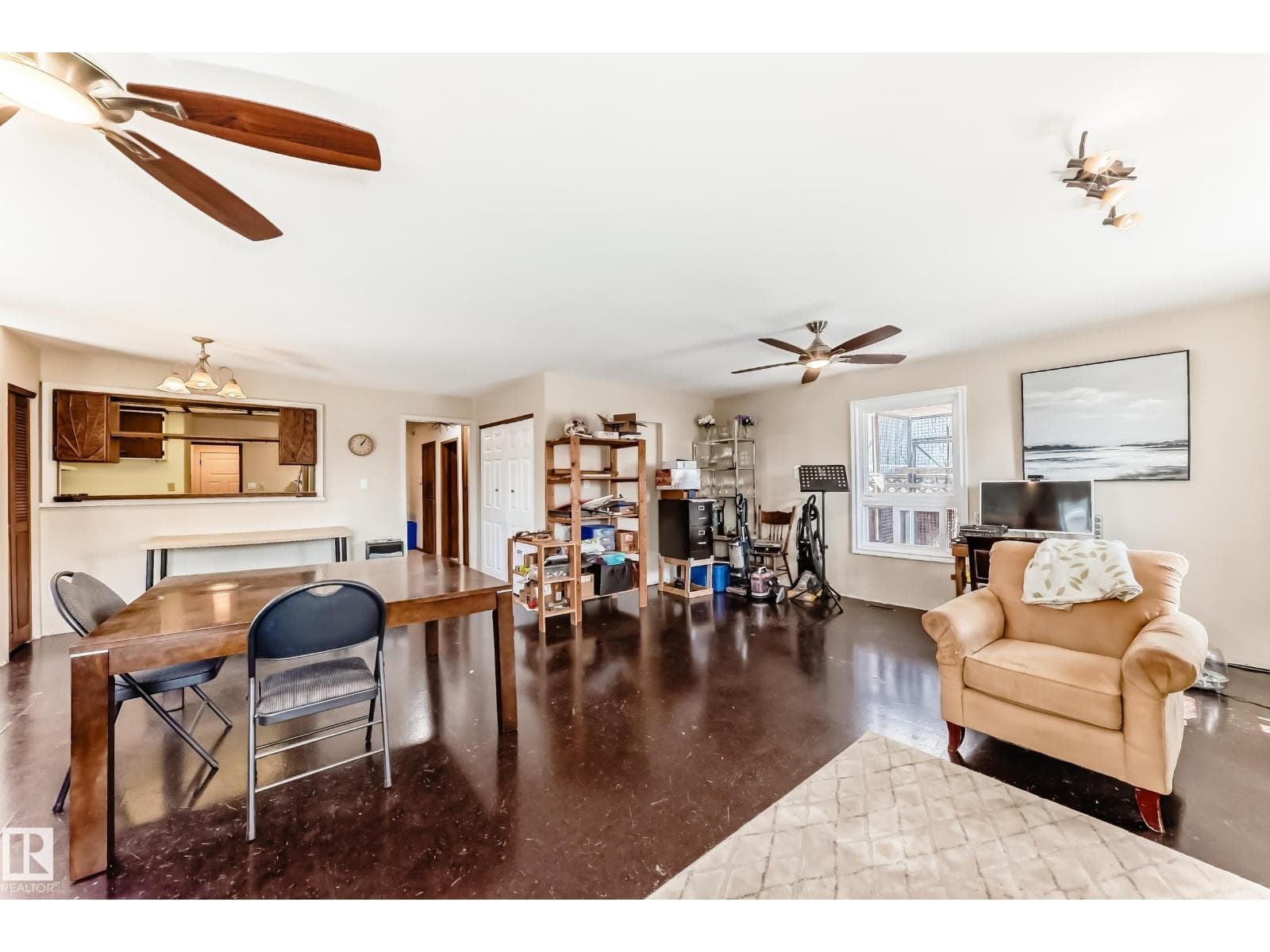 10923 136 AV NW photo 3