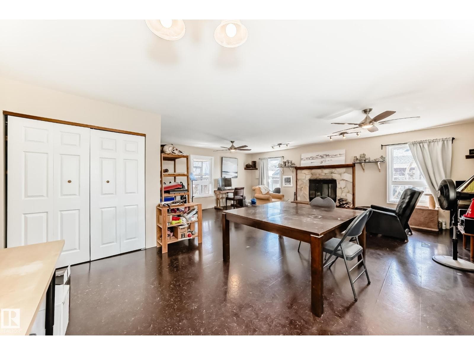 10923 136 AV NW photo 4