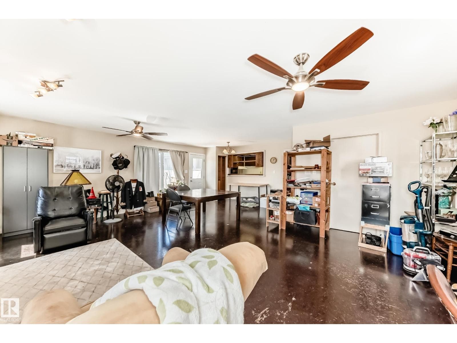 10923 136 AV NW photo 5