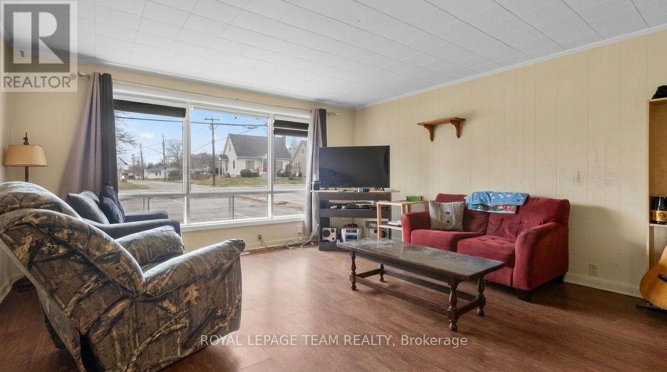 47 DANIEL STREET S photo 4