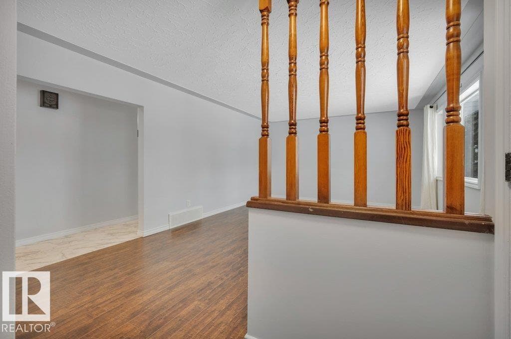 12140 53 ST NW photo 4