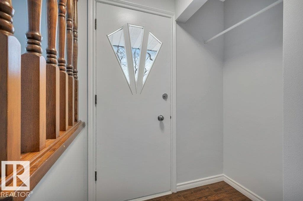 12140 53 ST NW photo 2