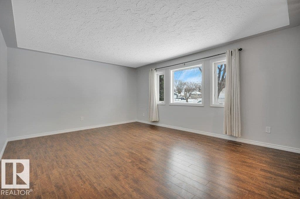 12140 53 ST NW photo 5