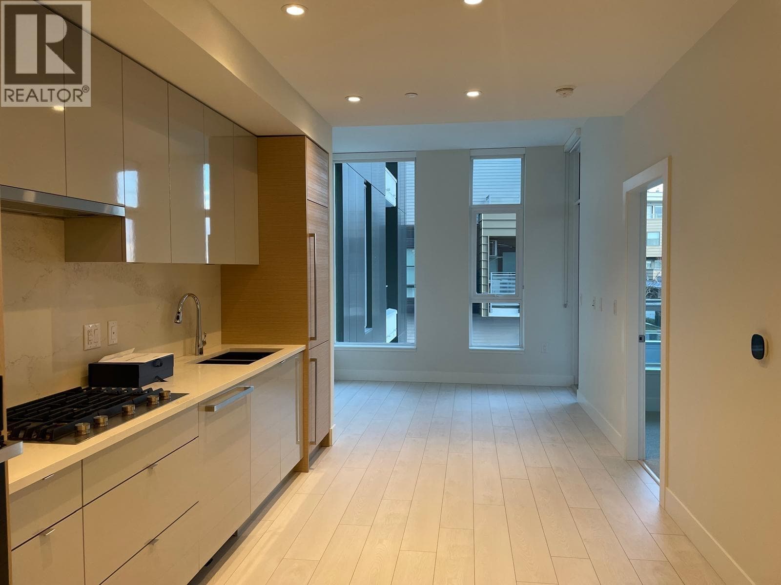 1 bed 1 bath single family at 426 3438 SAWMILL CRESCENT — $535,000