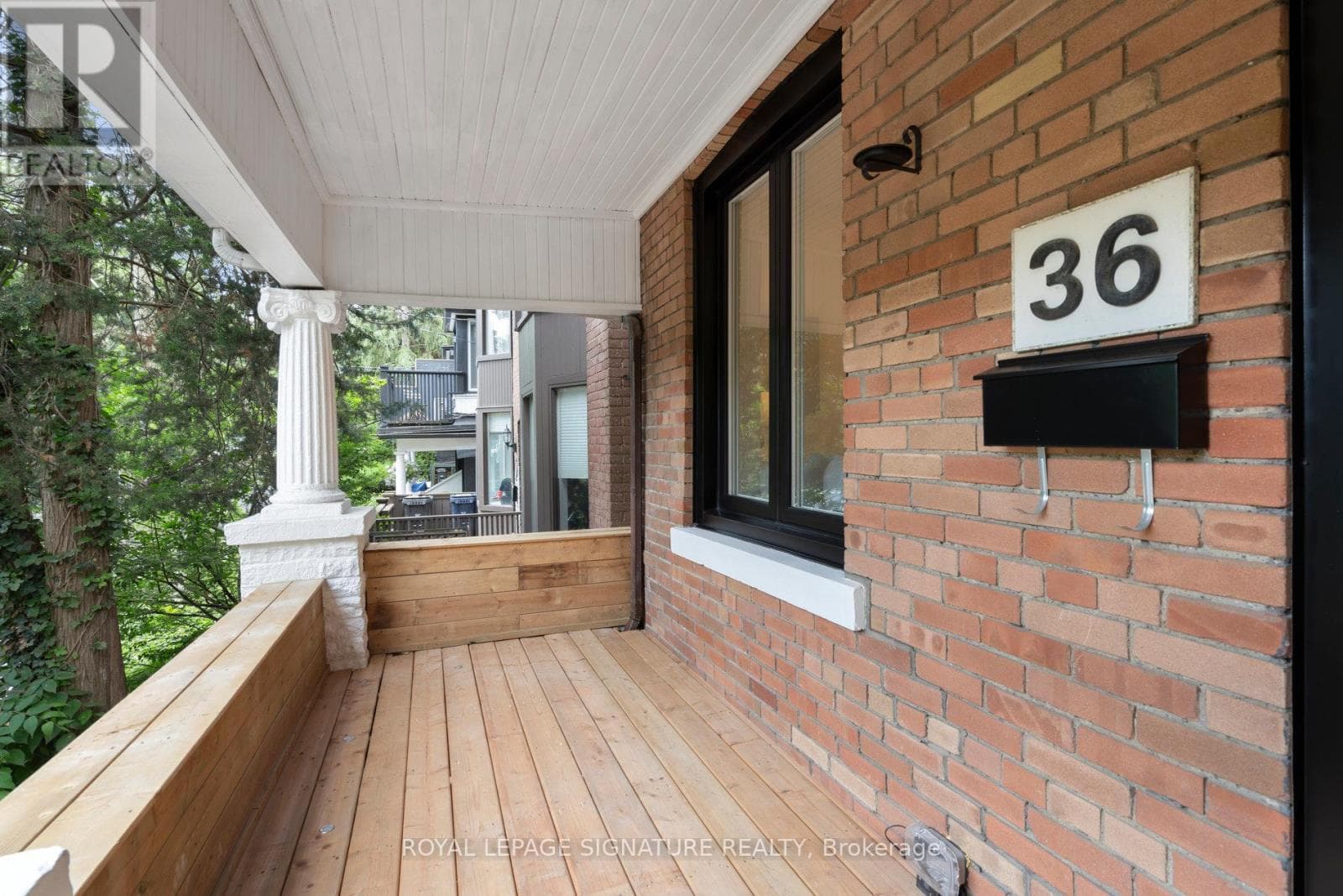 36 TENNIS CRESCENT photo 2
