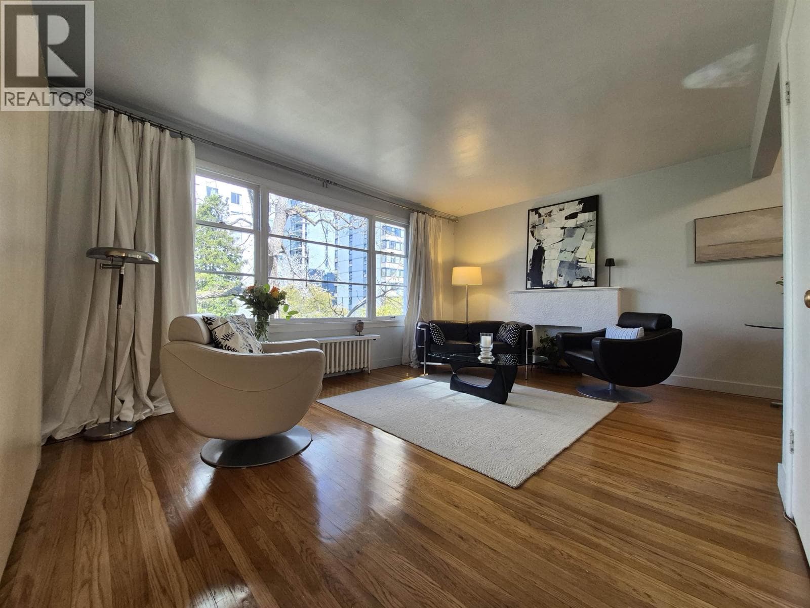 303 1565 BURNABY STREET photo 4