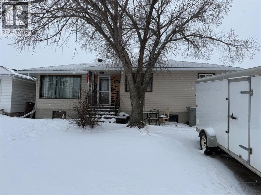 3 bed 2 bath single family at 5015 46 Avenue — $213,000
