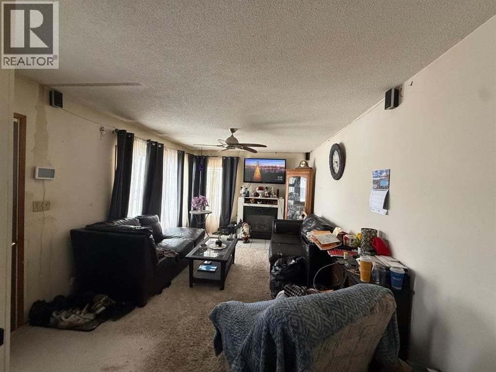 5015 46 Avenue photo 3