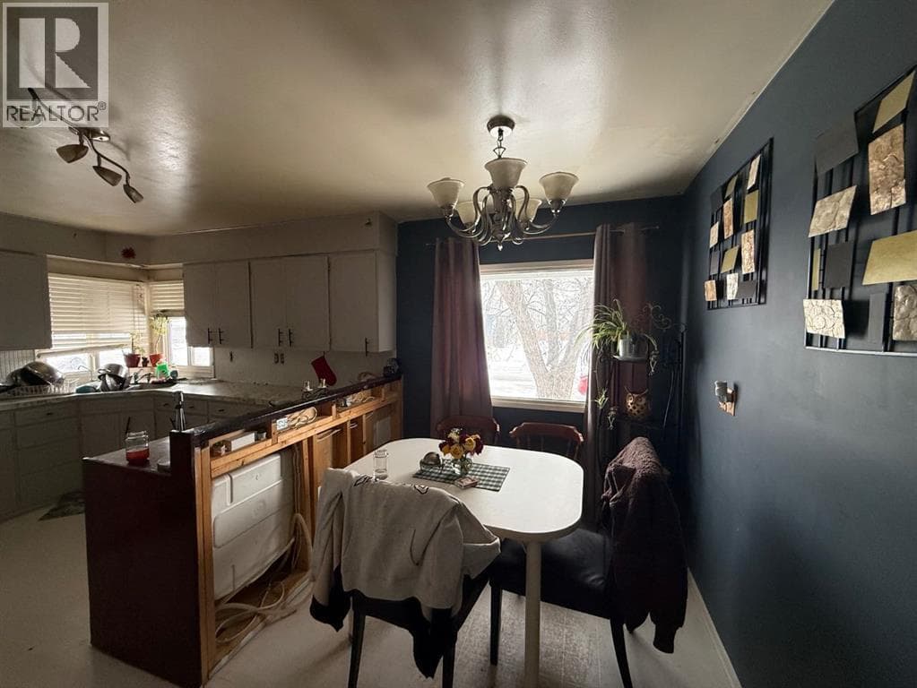 5015 46 Avenue photo 5