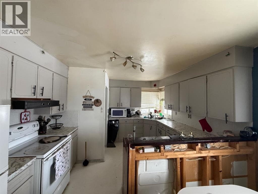 5015 46 Avenue photo 4
