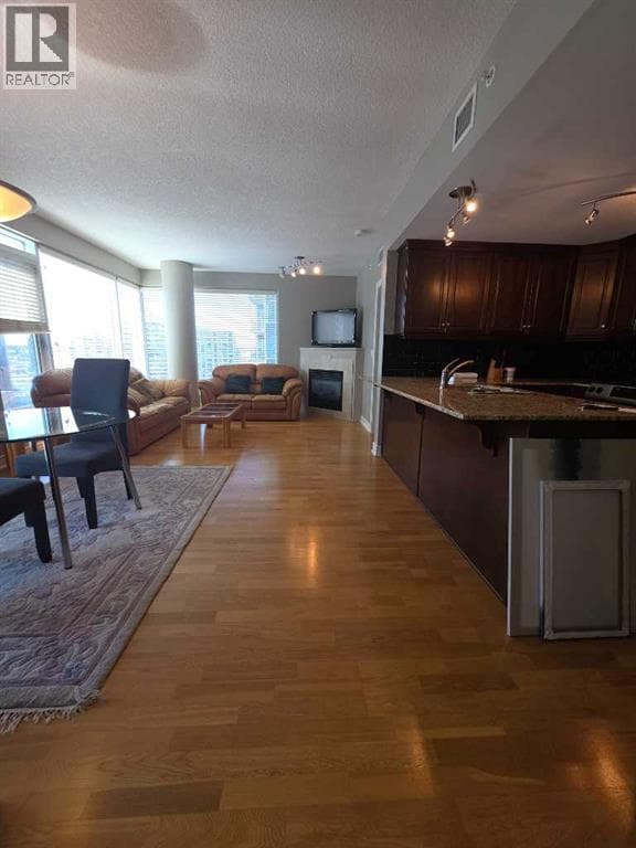 2208, 910 5 Avenue SW photo 3