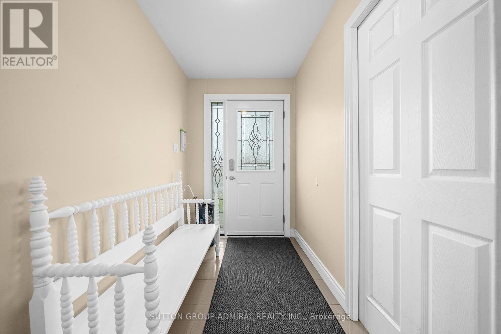 1295 NAPIER CRESCENT photo 4