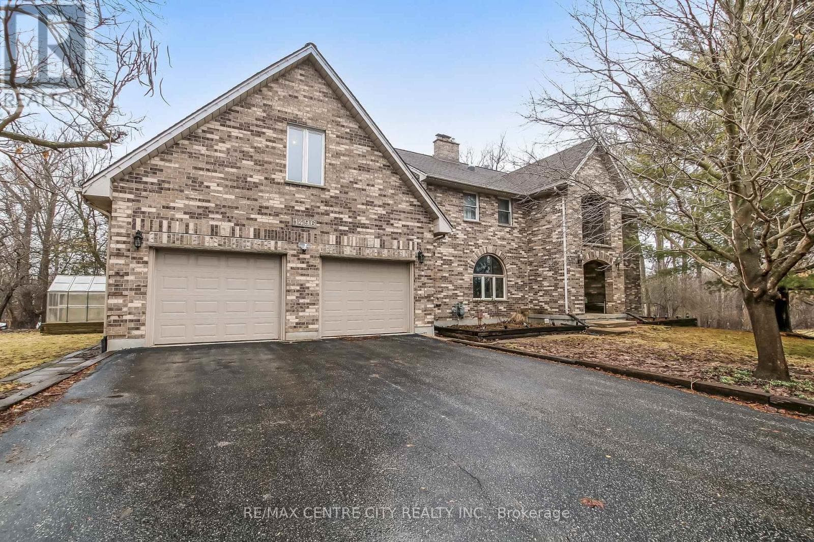 1496 SUNNINGDALE ROAD E photo 2