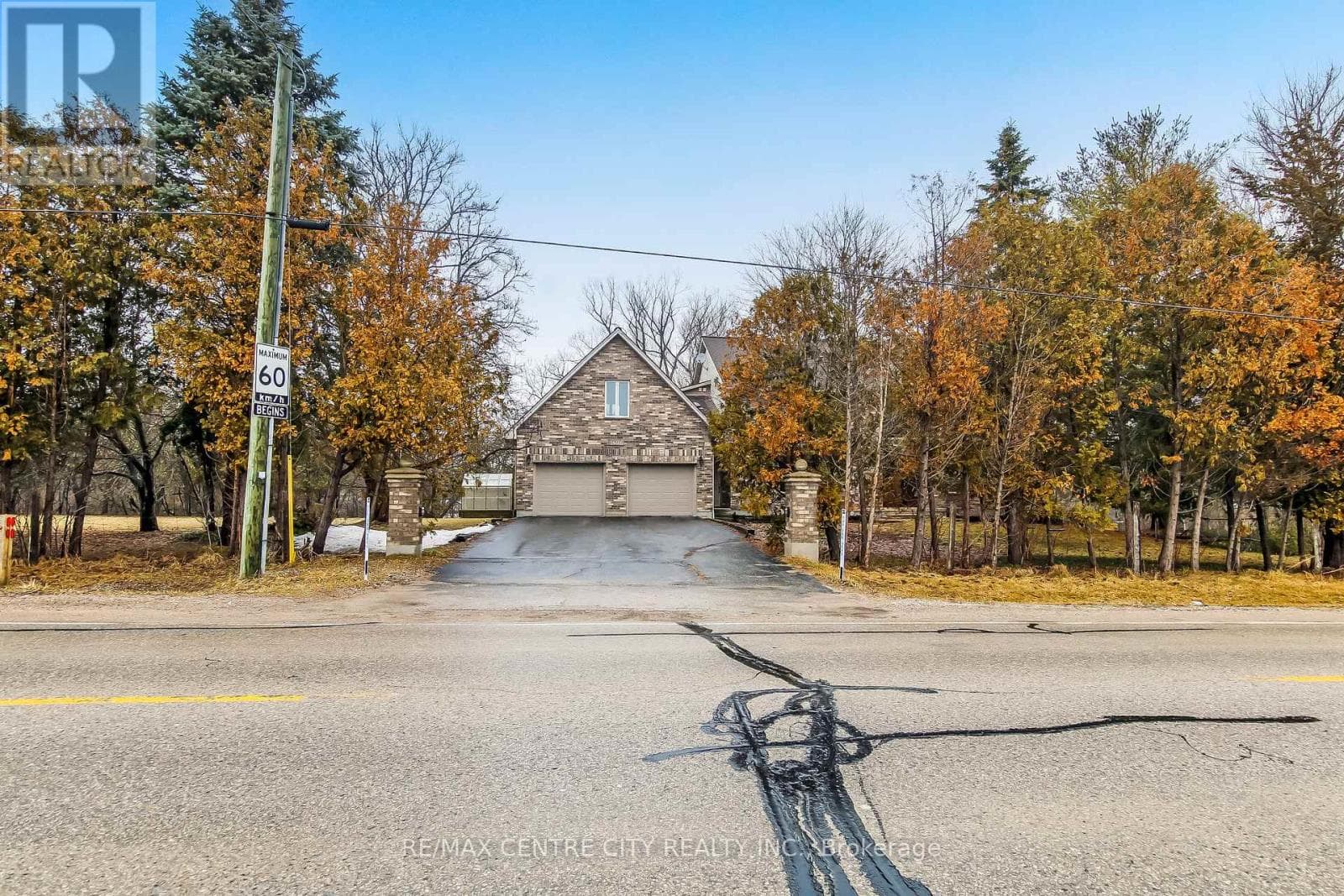1496 SUNNINGDALE ROAD E photo 3