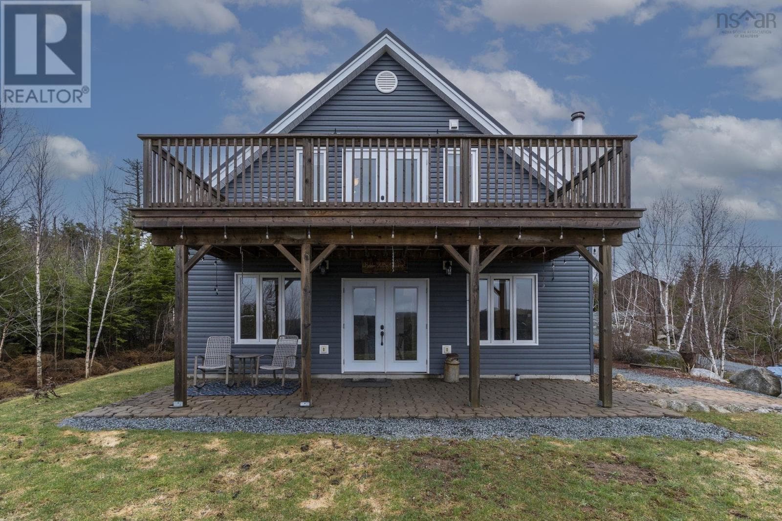 1588 Myra Road photo 2