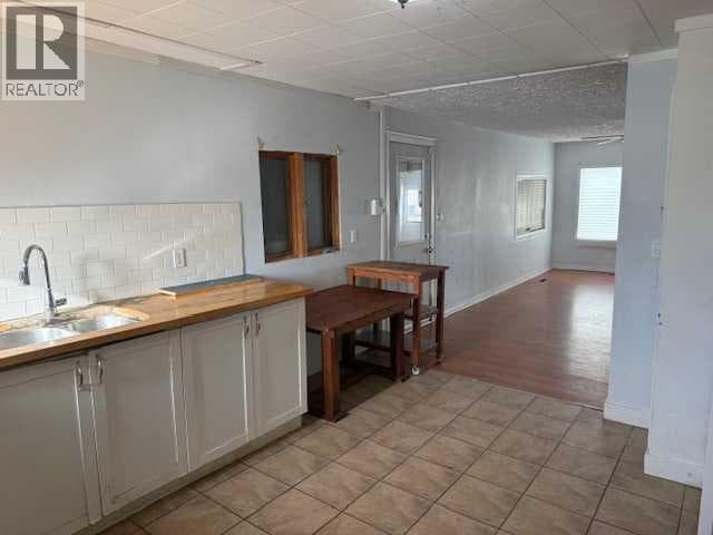 899 3 Avenue W photo 4