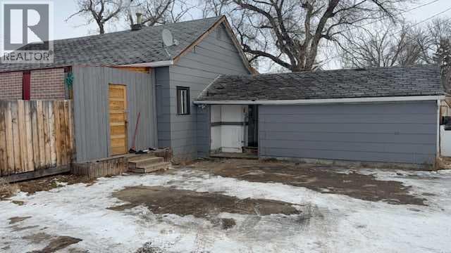 899 3 Avenue W photo 2