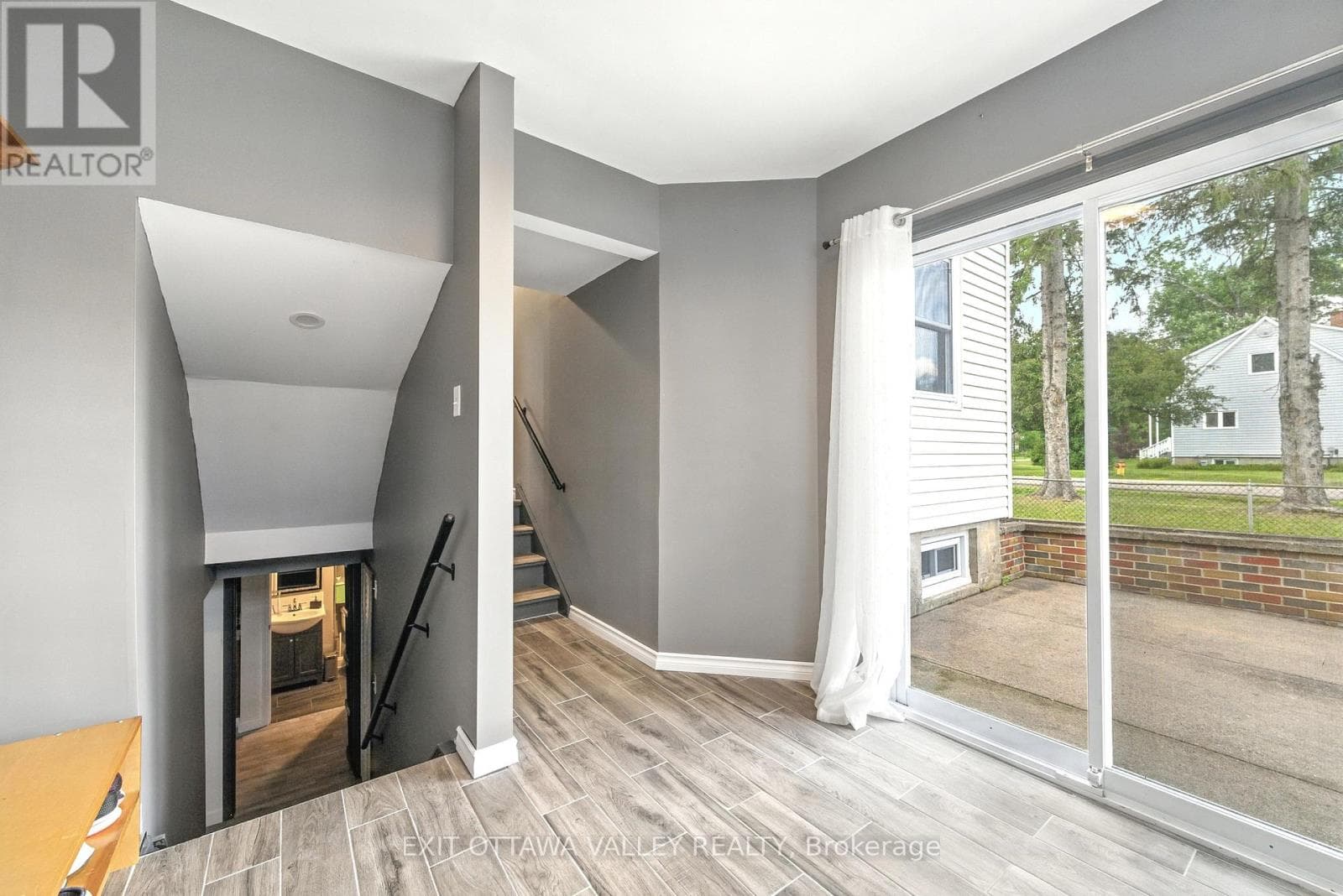 49 GLENDALE AVENUE photo 5