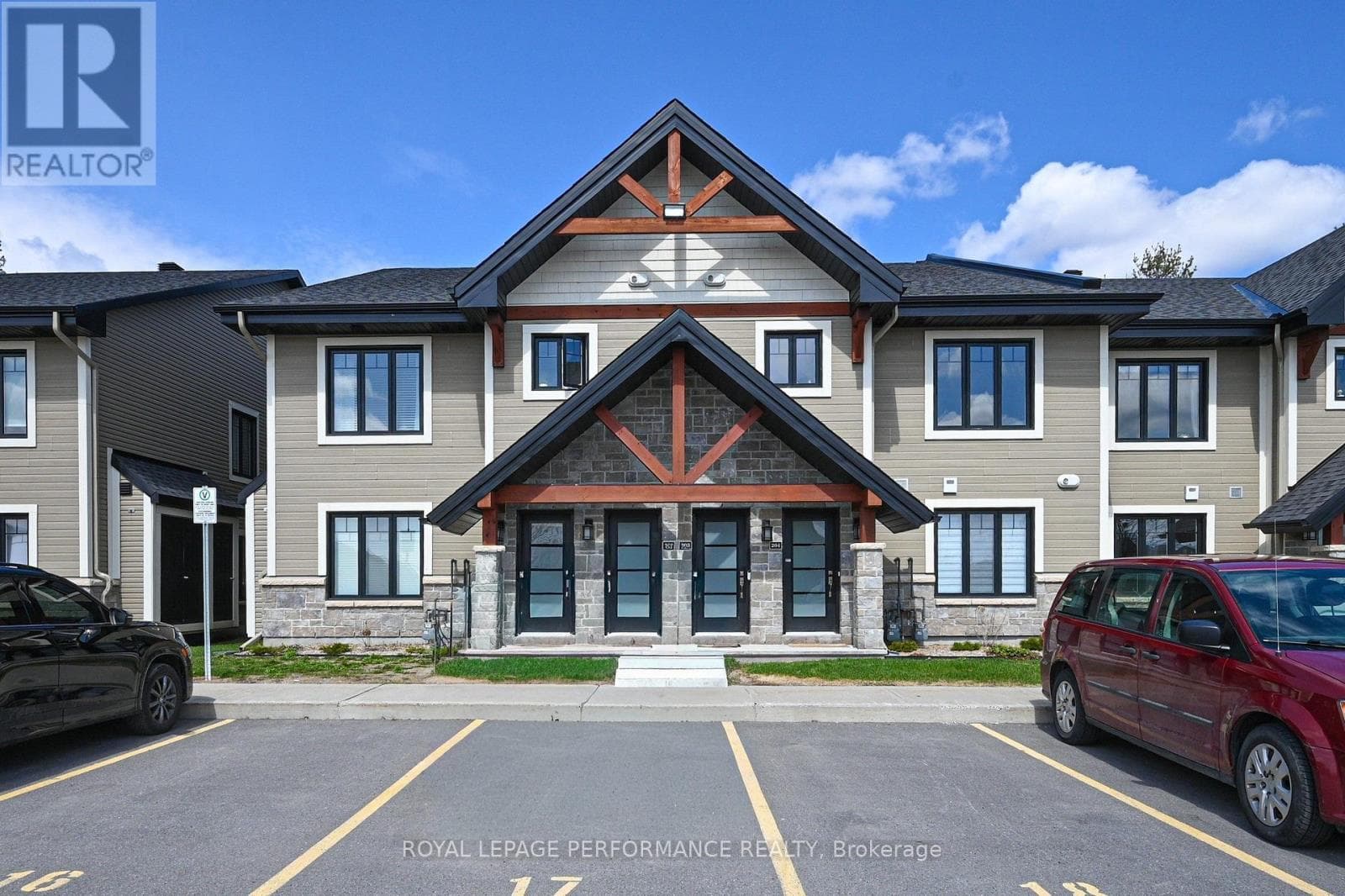 202 - 83 ST MORITZ TRAIL photo 2