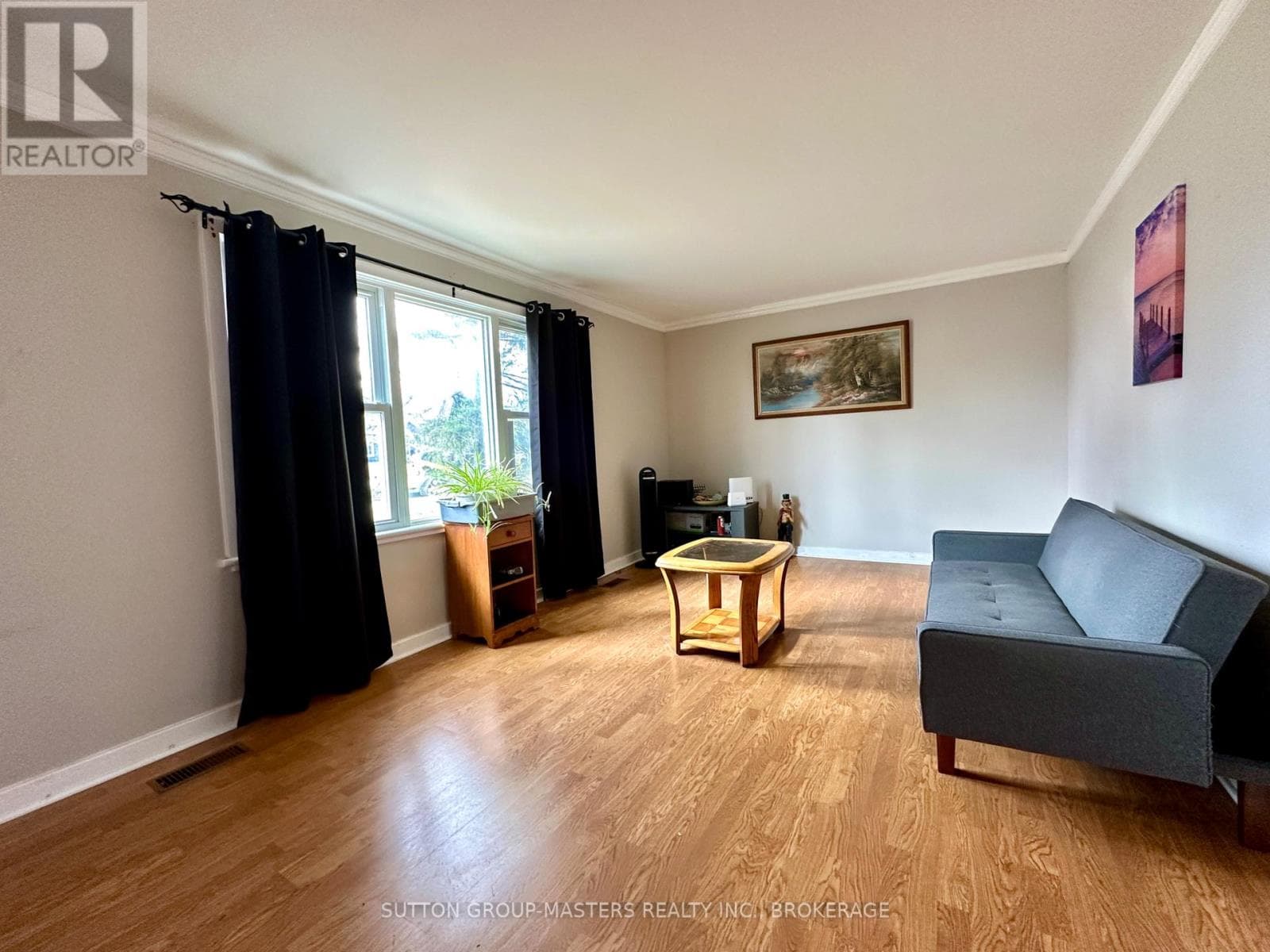 1668 VICTORIA STREET photo 5