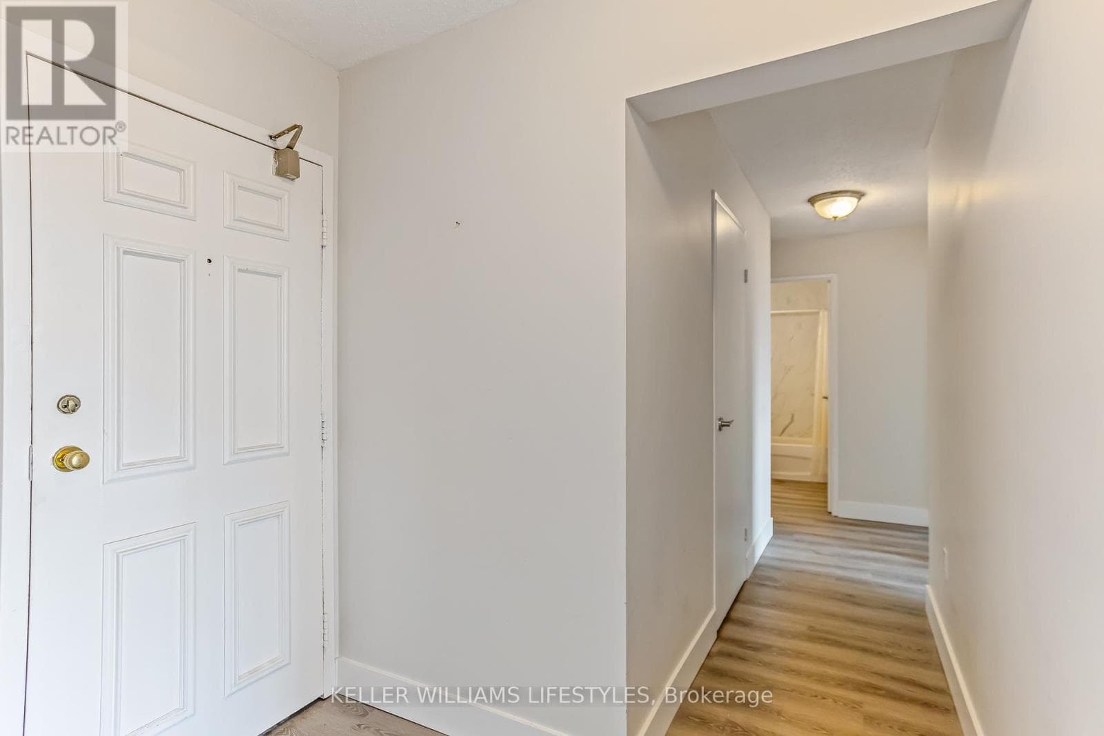 609 - 600 GRENFELL DRIVE photo 2