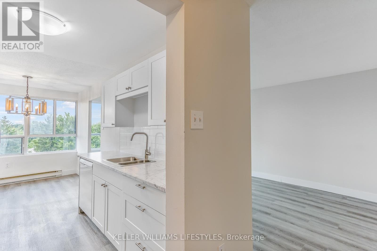 609 - 600 GRENFELL DRIVE photo 3