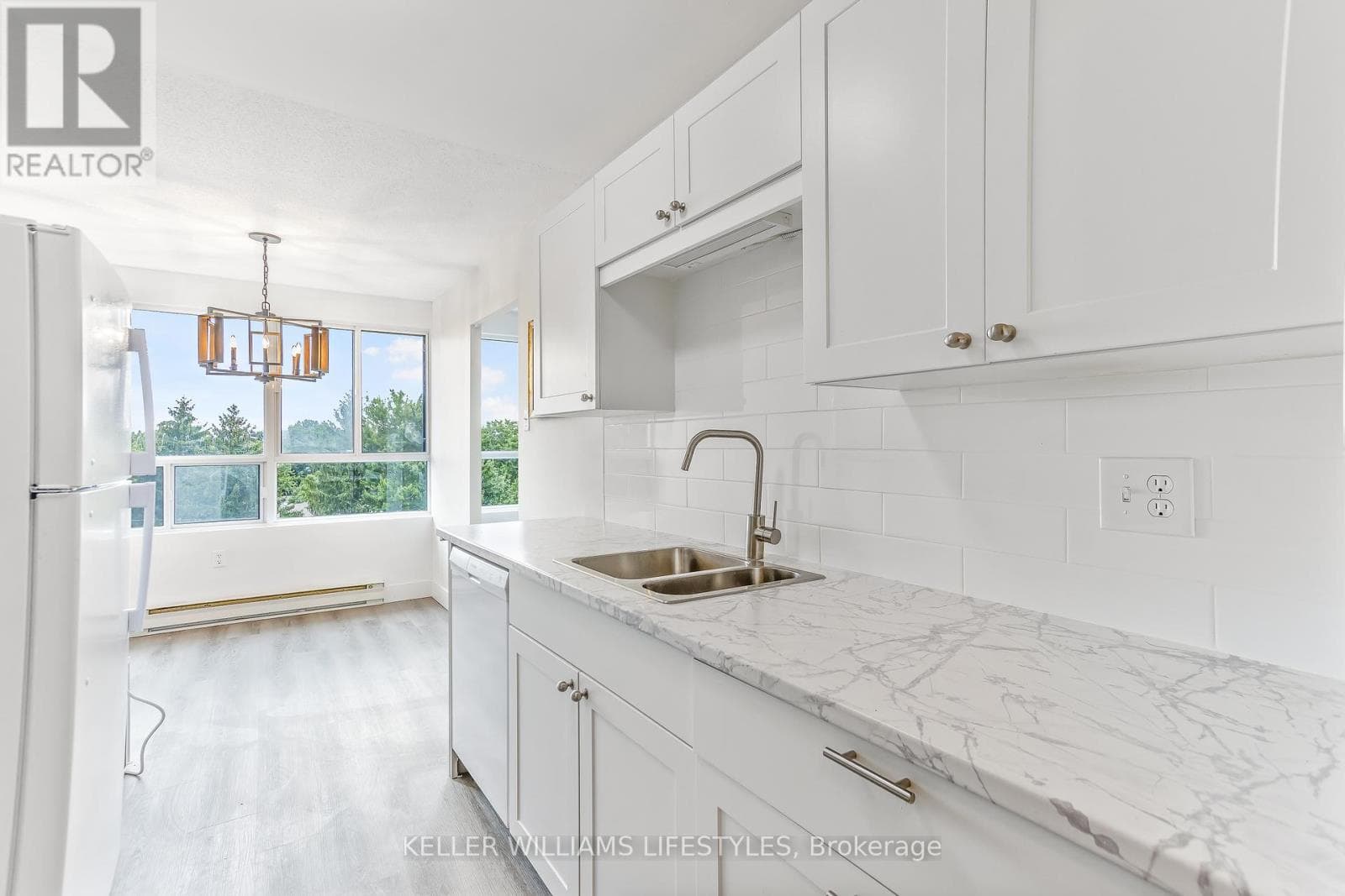 609 - 600 GRENFELL DRIVE photo 4