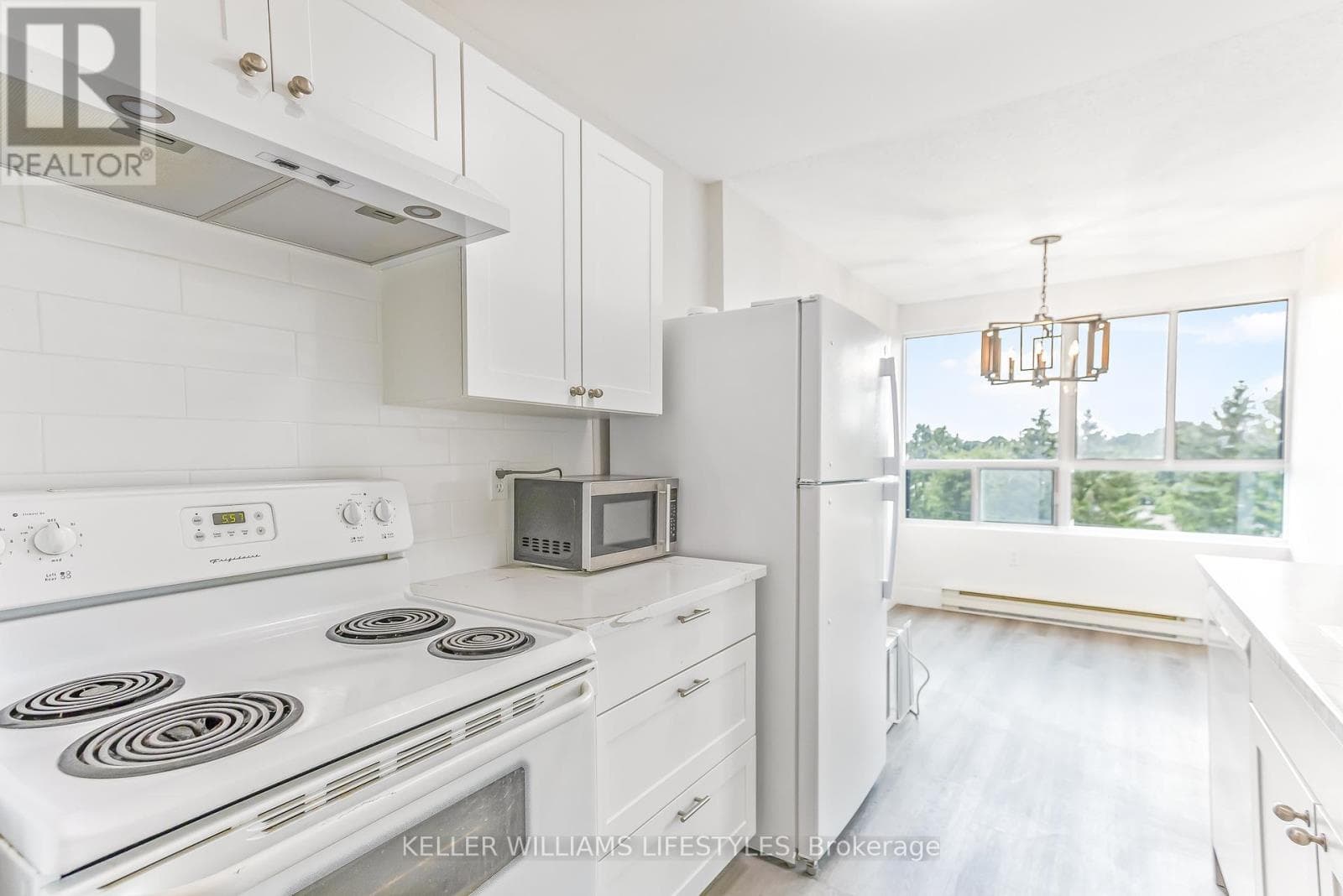 609 - 600 GRENFELL DRIVE photo 5