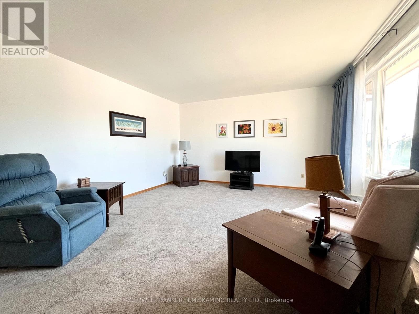397 RUSSELL STREET photo 5