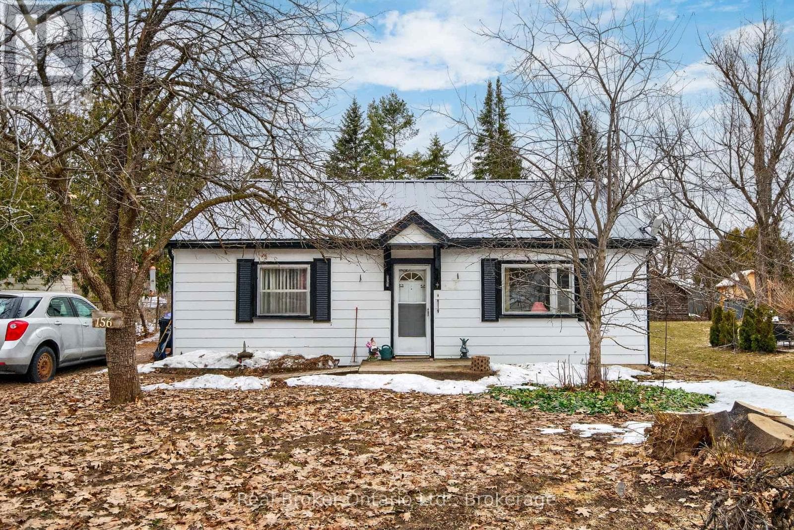 156 SILVER BIRCH CRESCENT photo 2
