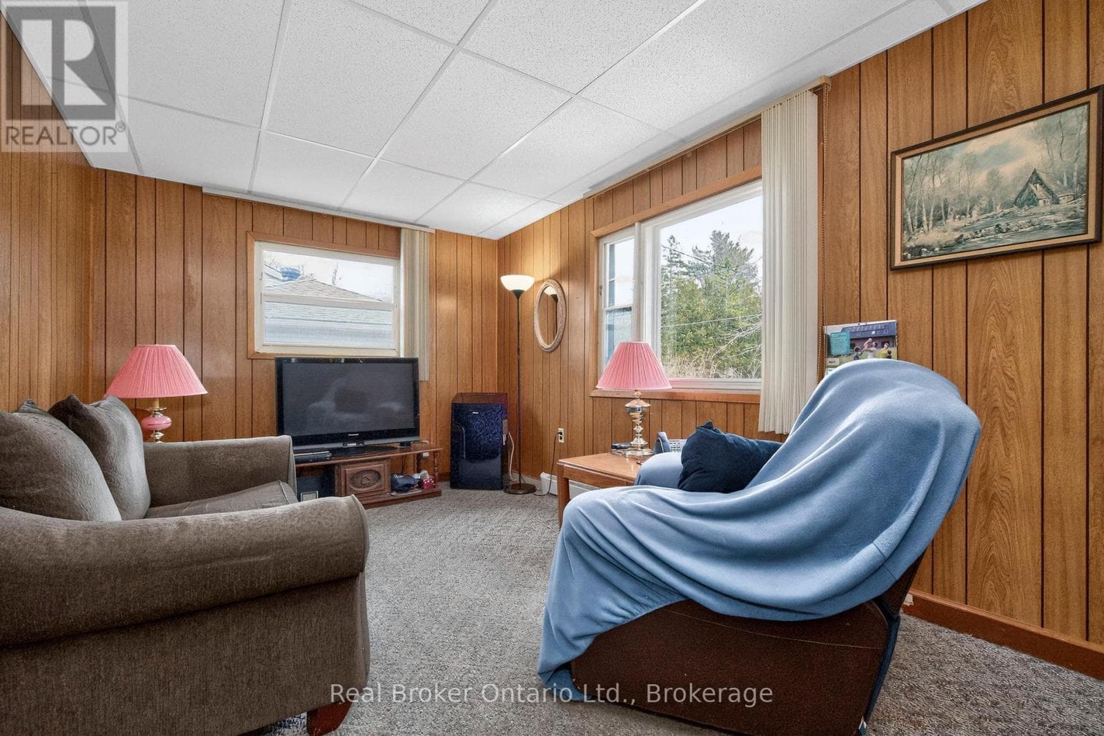 156 SILVER BIRCH CRESCENT photo 3