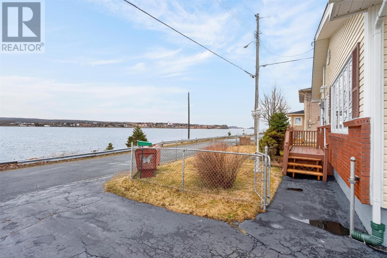 218 George Mercer Drive photo 3