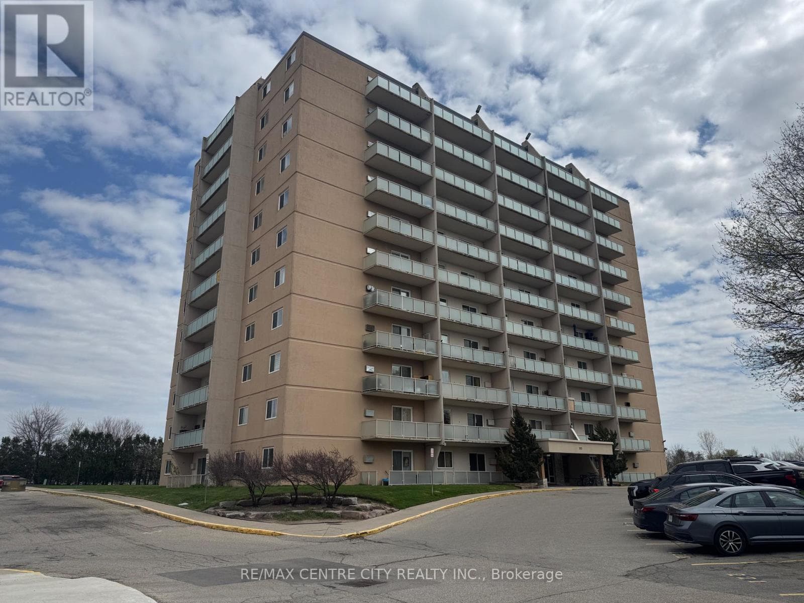 1 bed 1 bath single family at 805 - 573 MORNINGTON AVENUE — $144,900