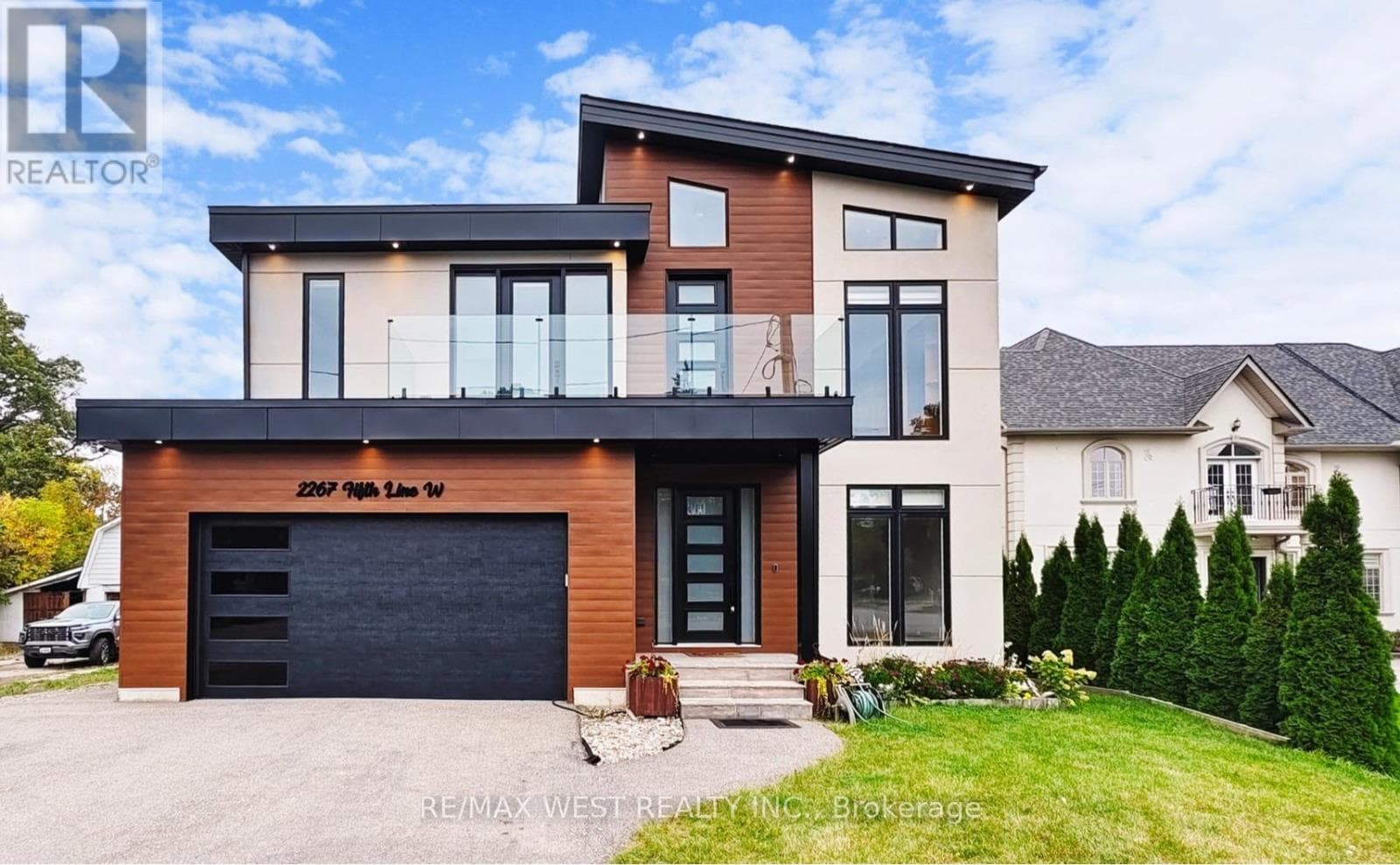 6 bed 6 bath single family at 2267 FIFTH LINE W — $2,400,000