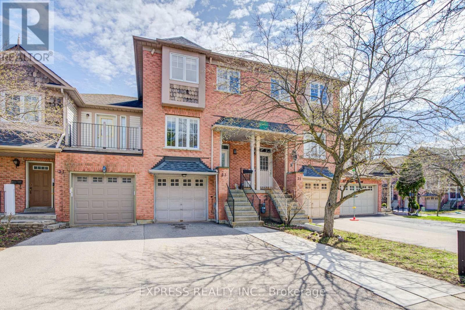 33 SCHOUTEN CRESCENT photo 2