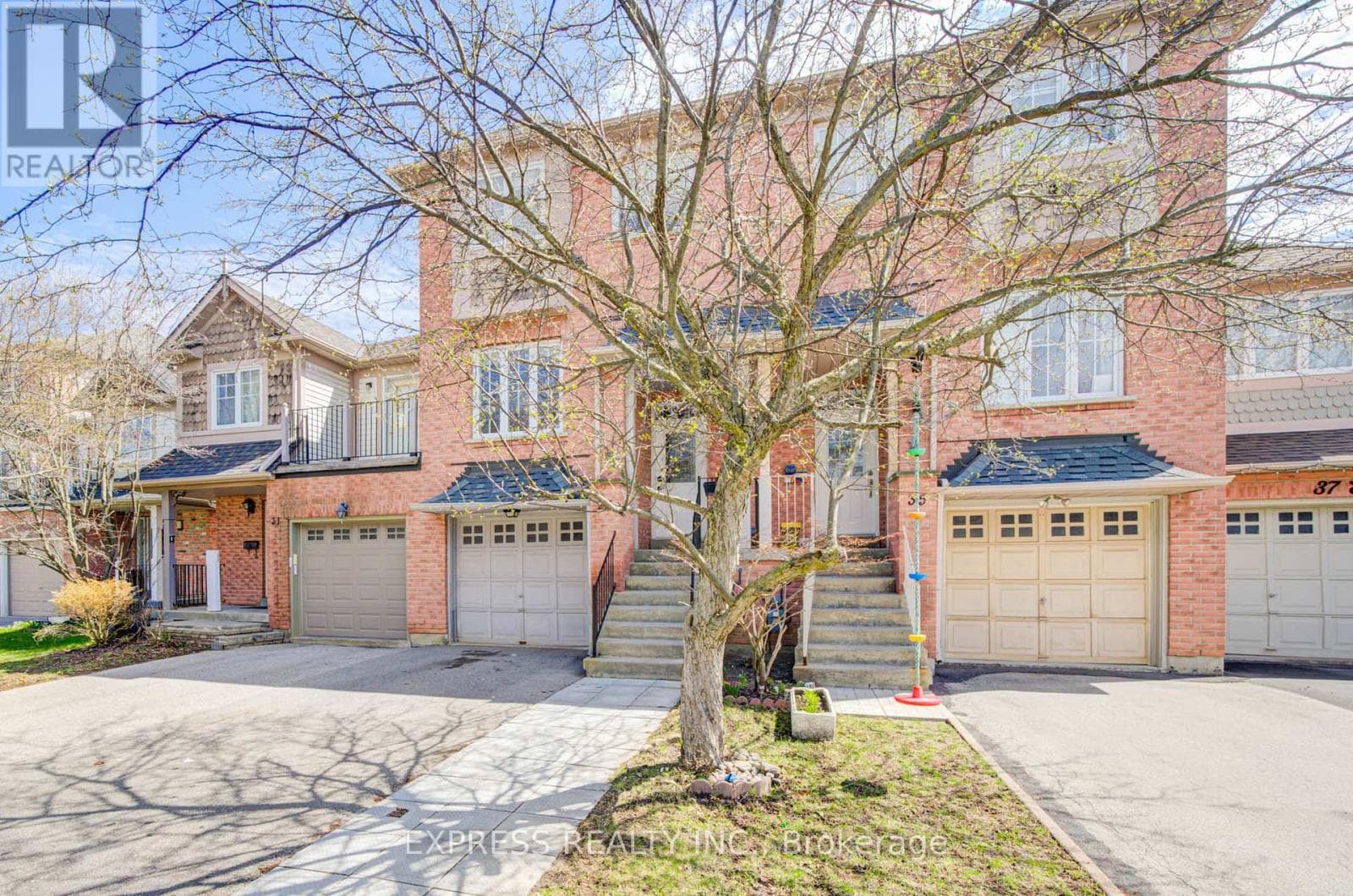33 SCHOUTEN CRESCENT photo 3