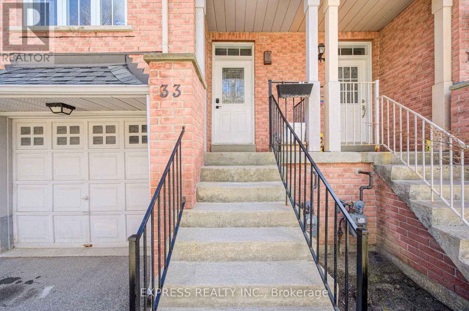 33 SCHOUTEN CRESCENT photo 4