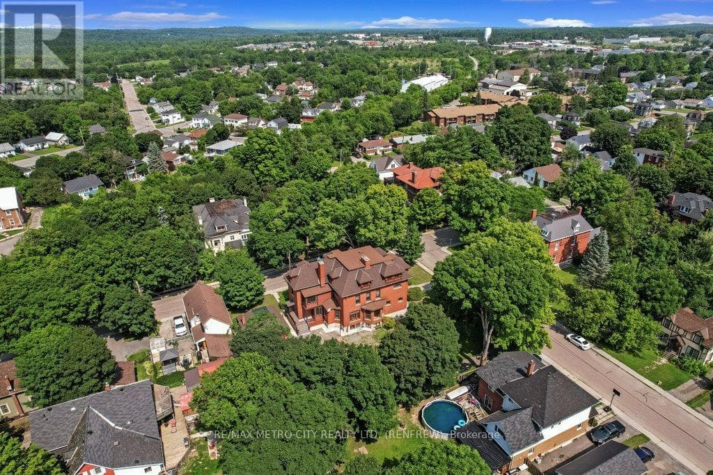 154 QUARRY AVENUE photo 4