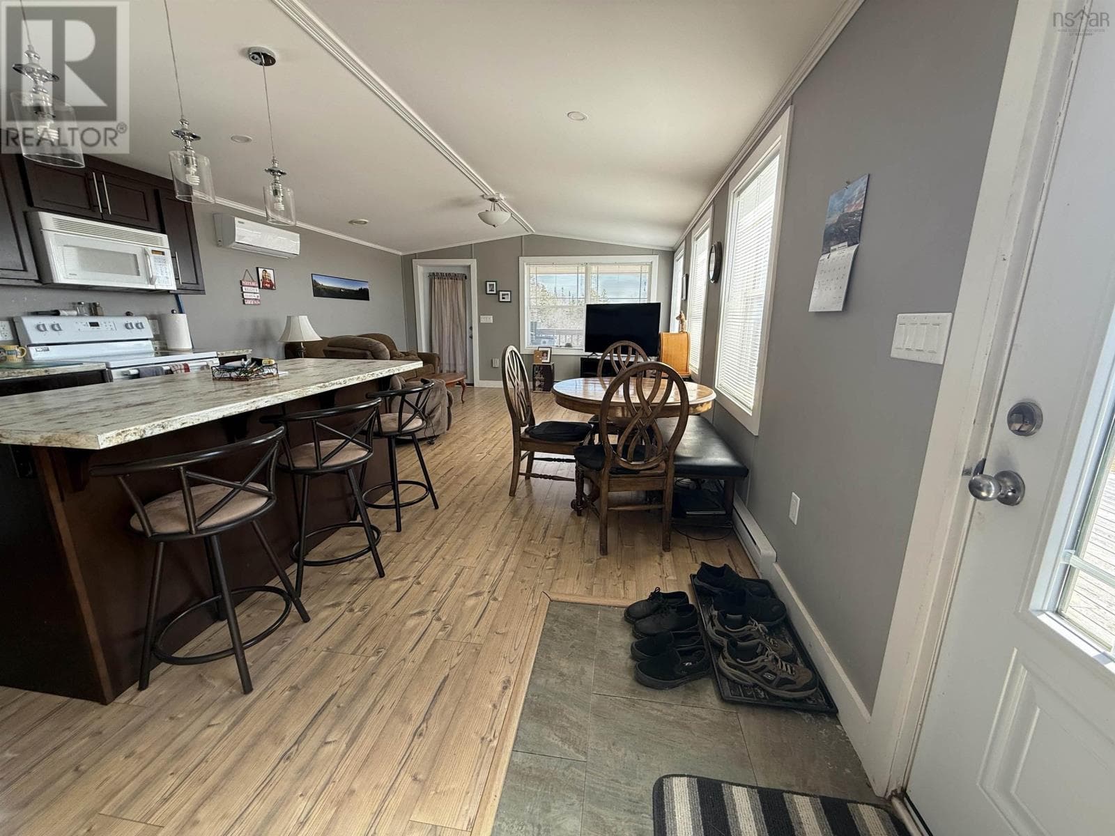 137 Upper Road photo 2