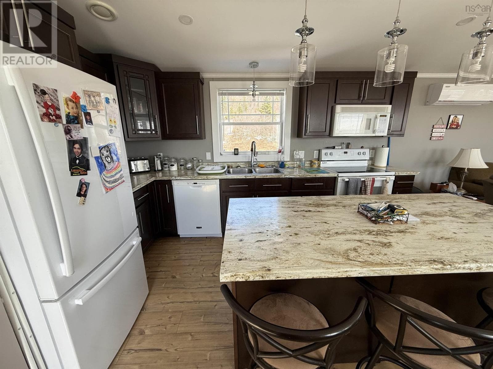 137 Upper Road photo 3