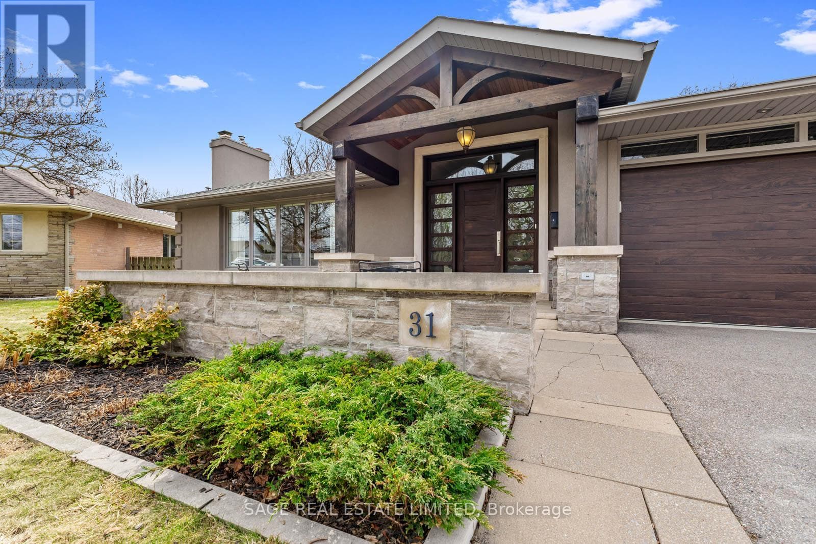 4 bed 3 bath single family at 31 ASHWOOD CRESCENT — $2,749,999
