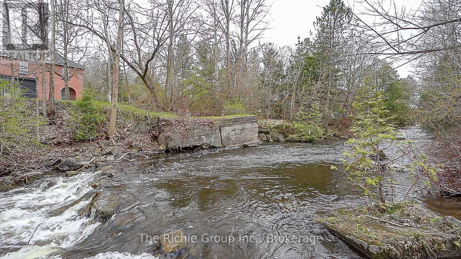 1532 QUEEN STREET E photo 5