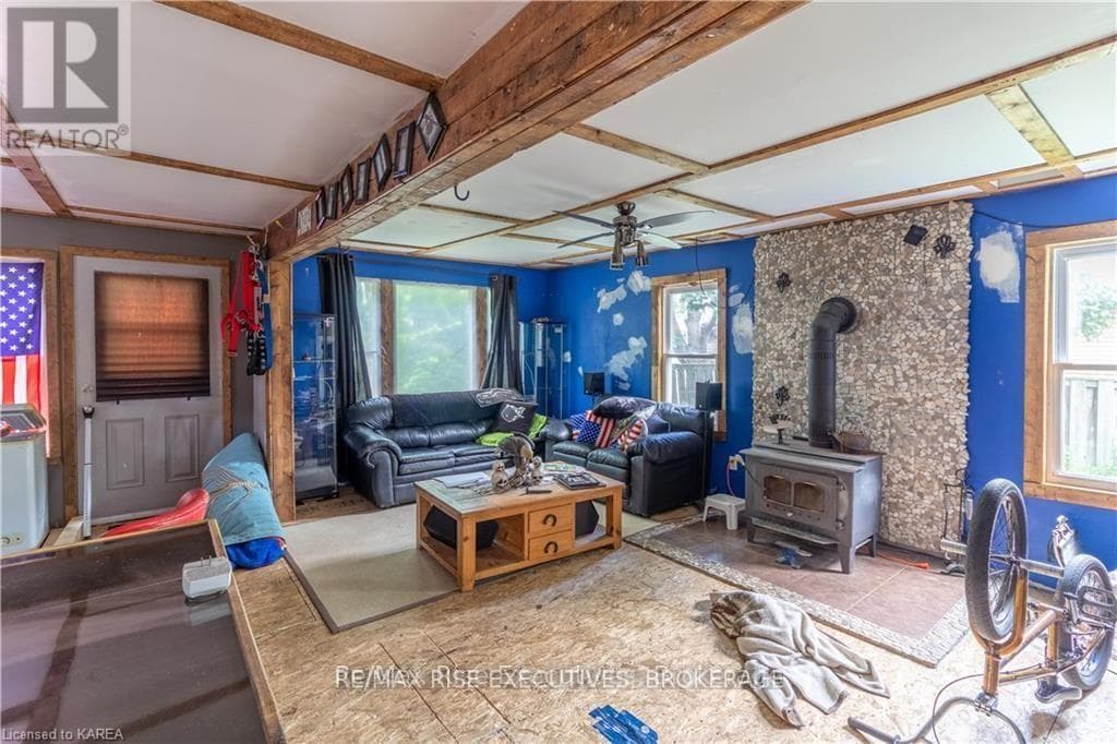 96 DRENNAN STREET photo 2