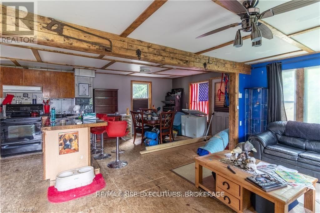 96 DRENNAN STREET photo 4