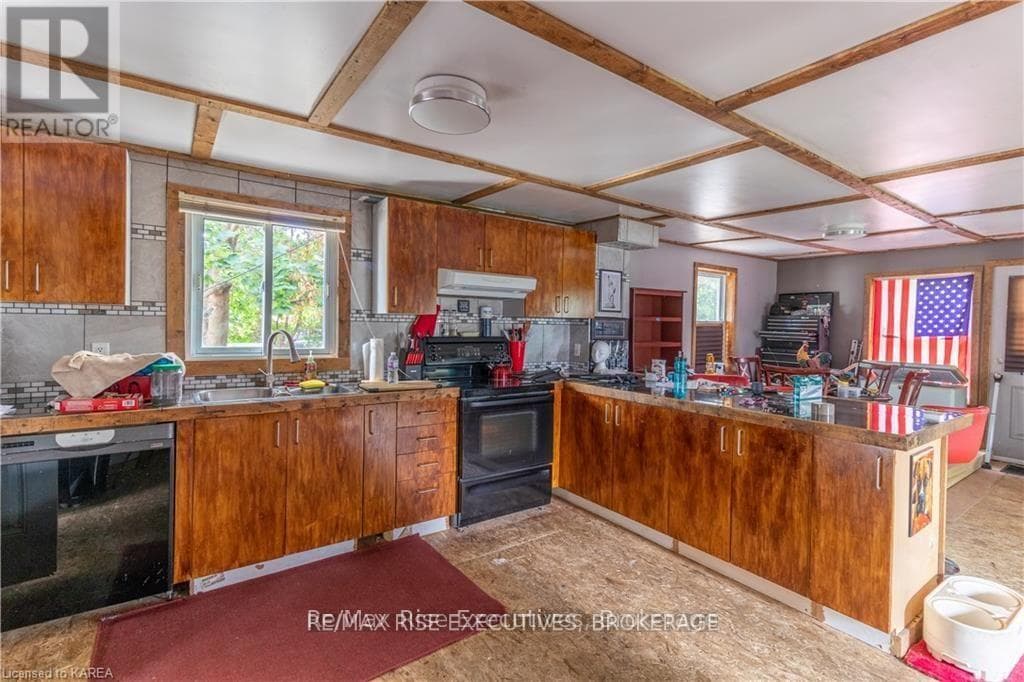 96 DRENNAN STREET photo 5