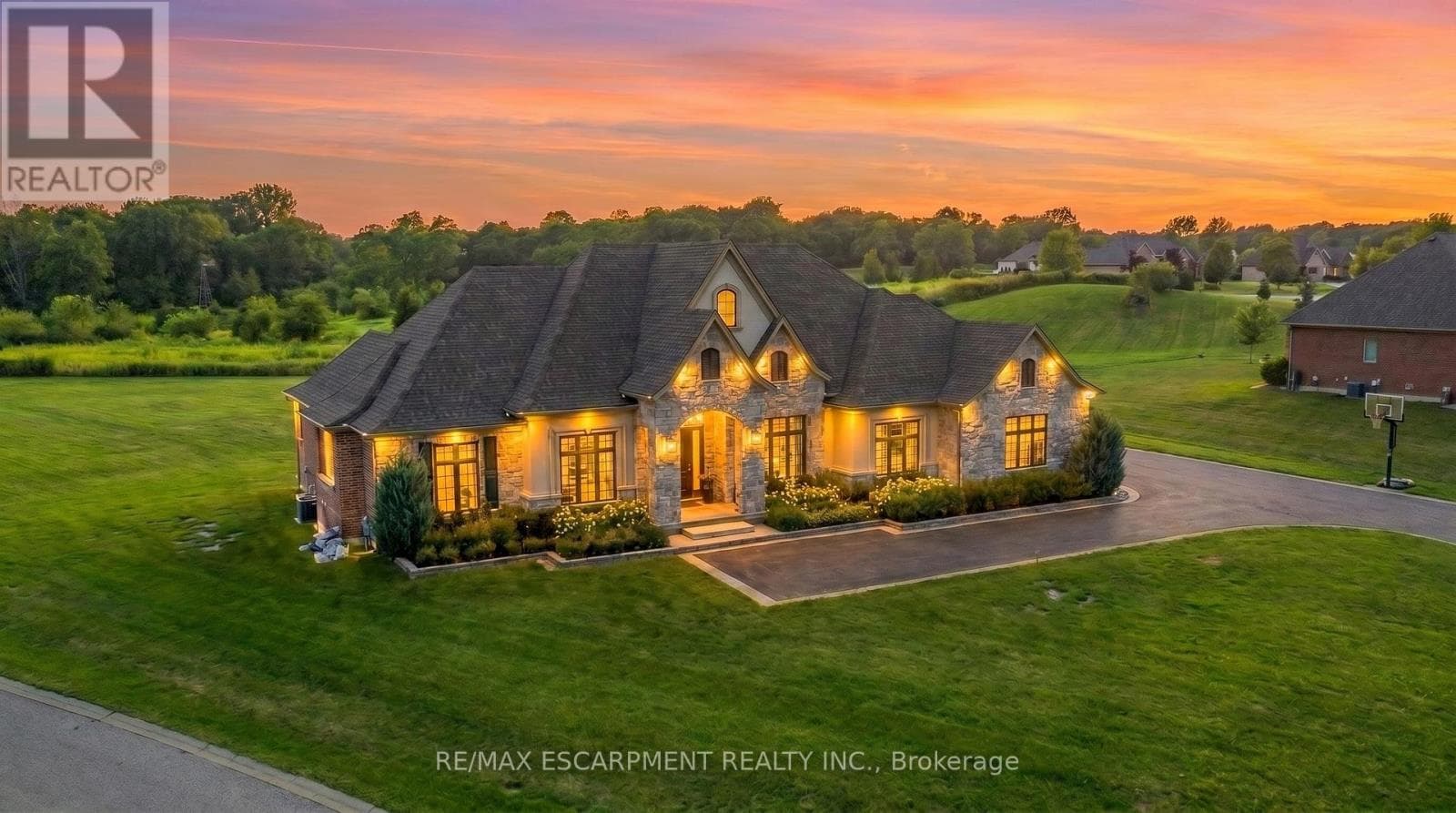 55 TEWS LANE photo 2