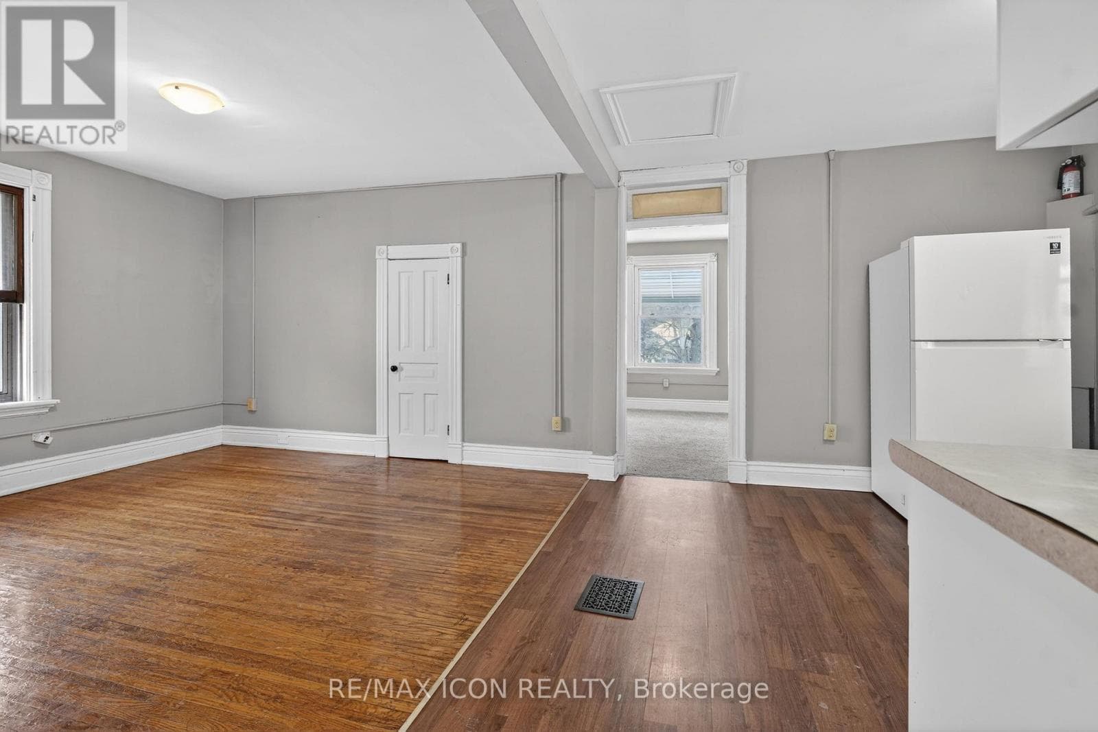 720 QUEENS AVENUE photo 3